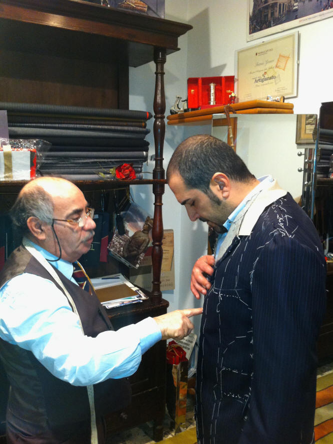 Il Maestro Antonio Graneri Prova La Giacca da Uomo